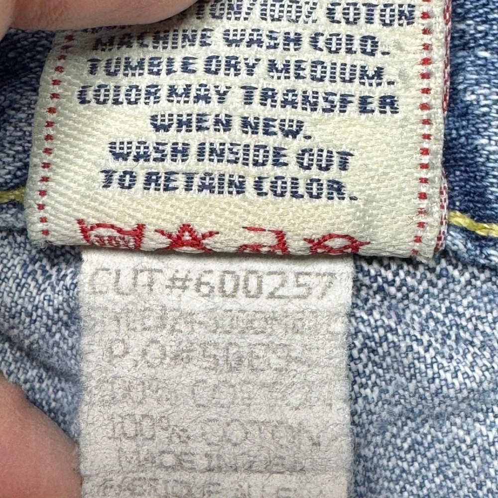 True Religion Jeans Bobby Big T‎ 31x33 Distressed Rips USA Made Denim Bootcut